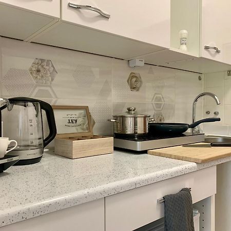 Tt Living Apartment Luebeck I Souterrain Wohnung Mit Terrasse I Naehe Hbf I Kostenlos Parken Exterior foto