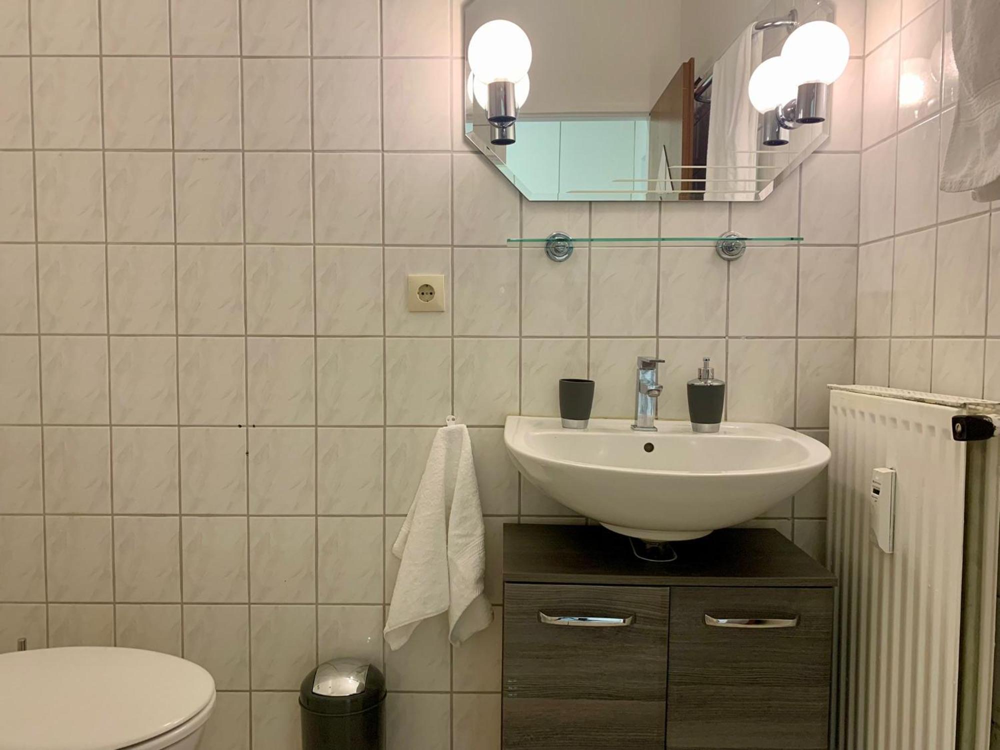 Tt Living Apartment Luebeck I Souterrain Wohnung Mit Terrasse I Naehe Hbf I Kostenlos Parken Exterior foto
